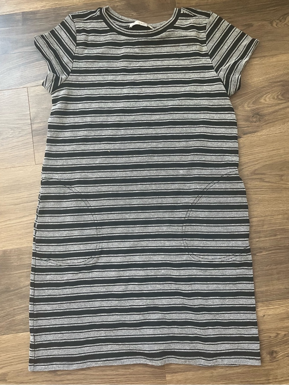 2 pockets〰️90s Y2K Gray and Black Striped〰️Short-Sleeve Mini Dress